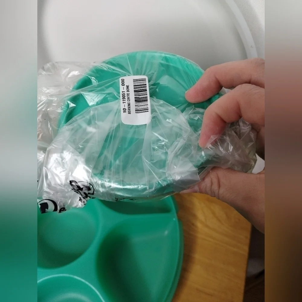 New Tupperware Serving Center for parties, thanksgiving or any holiday